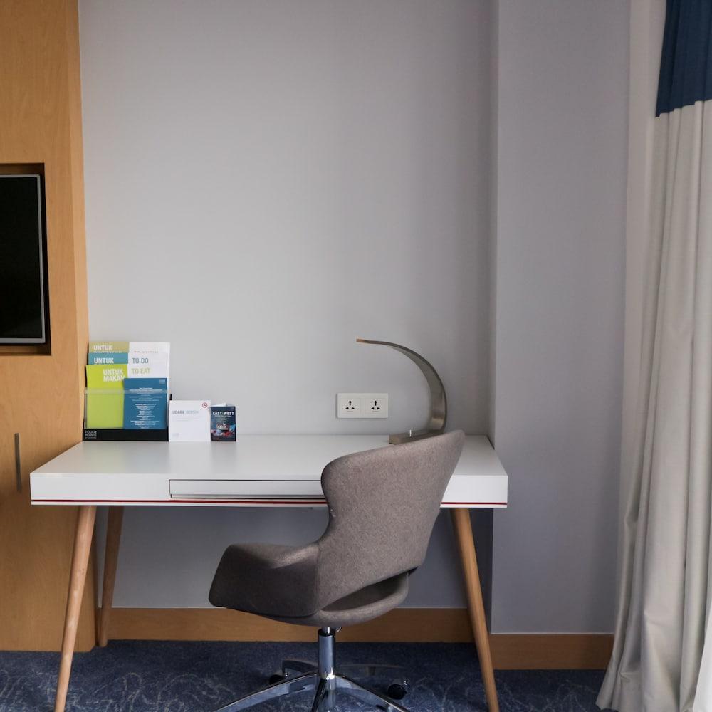 Four Points By Sheraton Surabaya, Tunjungan Plaza מראה חיצוני תמונה