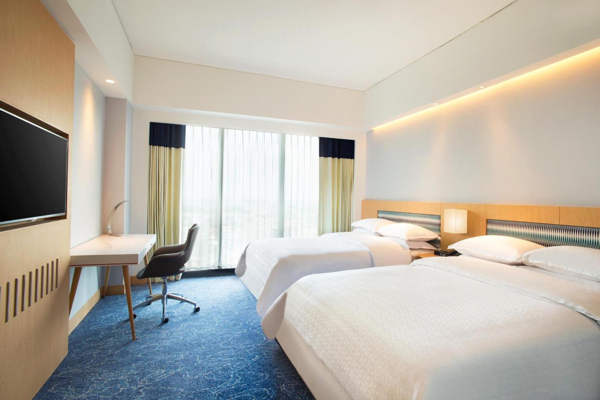 Four Points By Sheraton Surabaya, Tunjungan Plaza מראה חיצוני תמונה