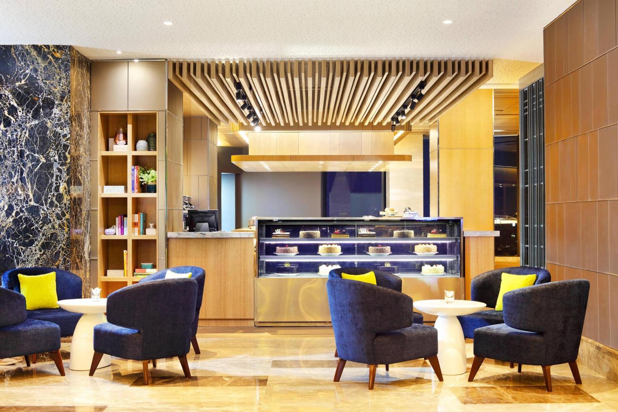 Four Points By Sheraton Surabaya, Tunjungan Plaza מראה חיצוני תמונה