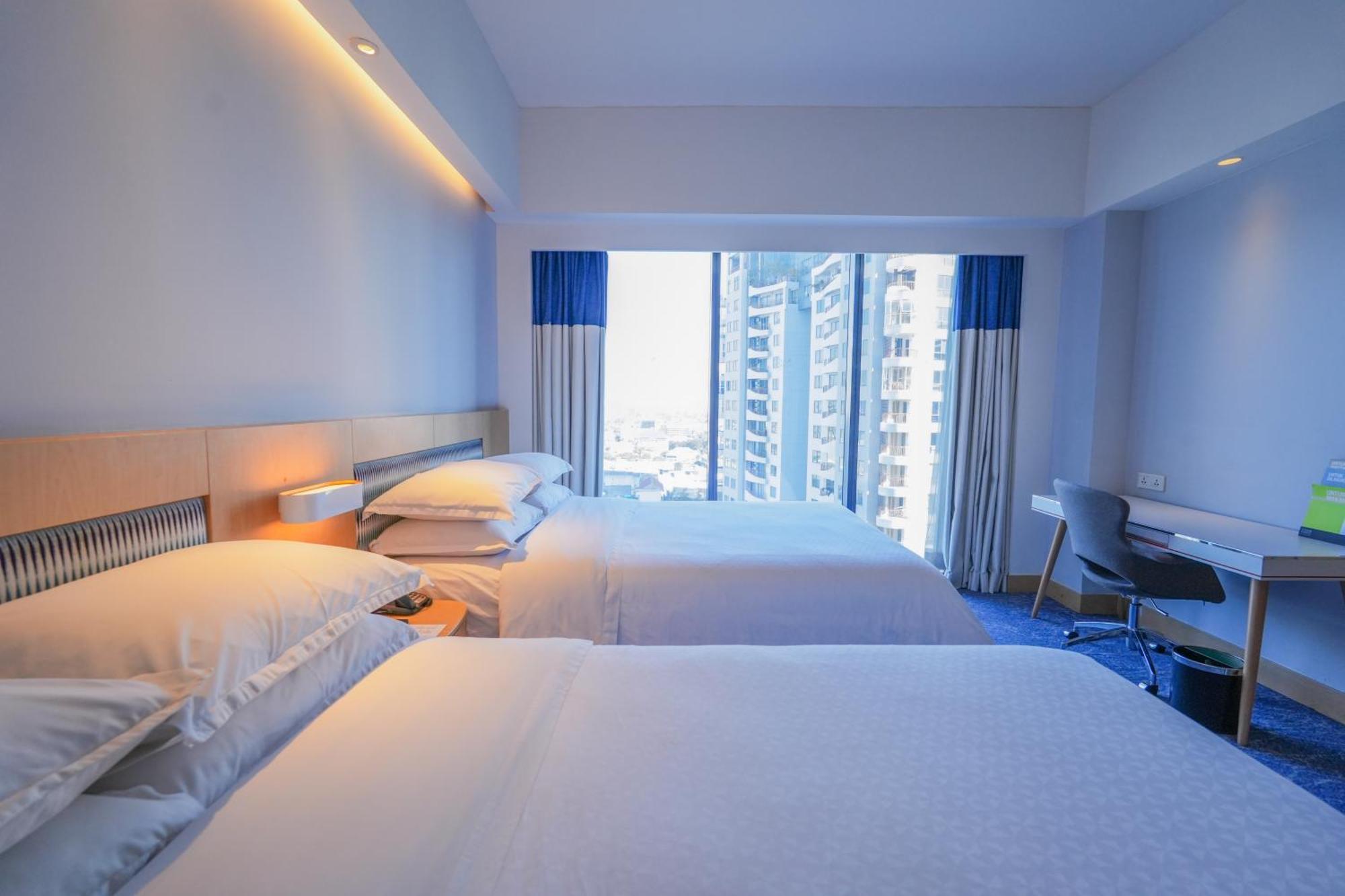 Four Points By Sheraton Surabaya, Tunjungan Plaza מראה חיצוני תמונה
