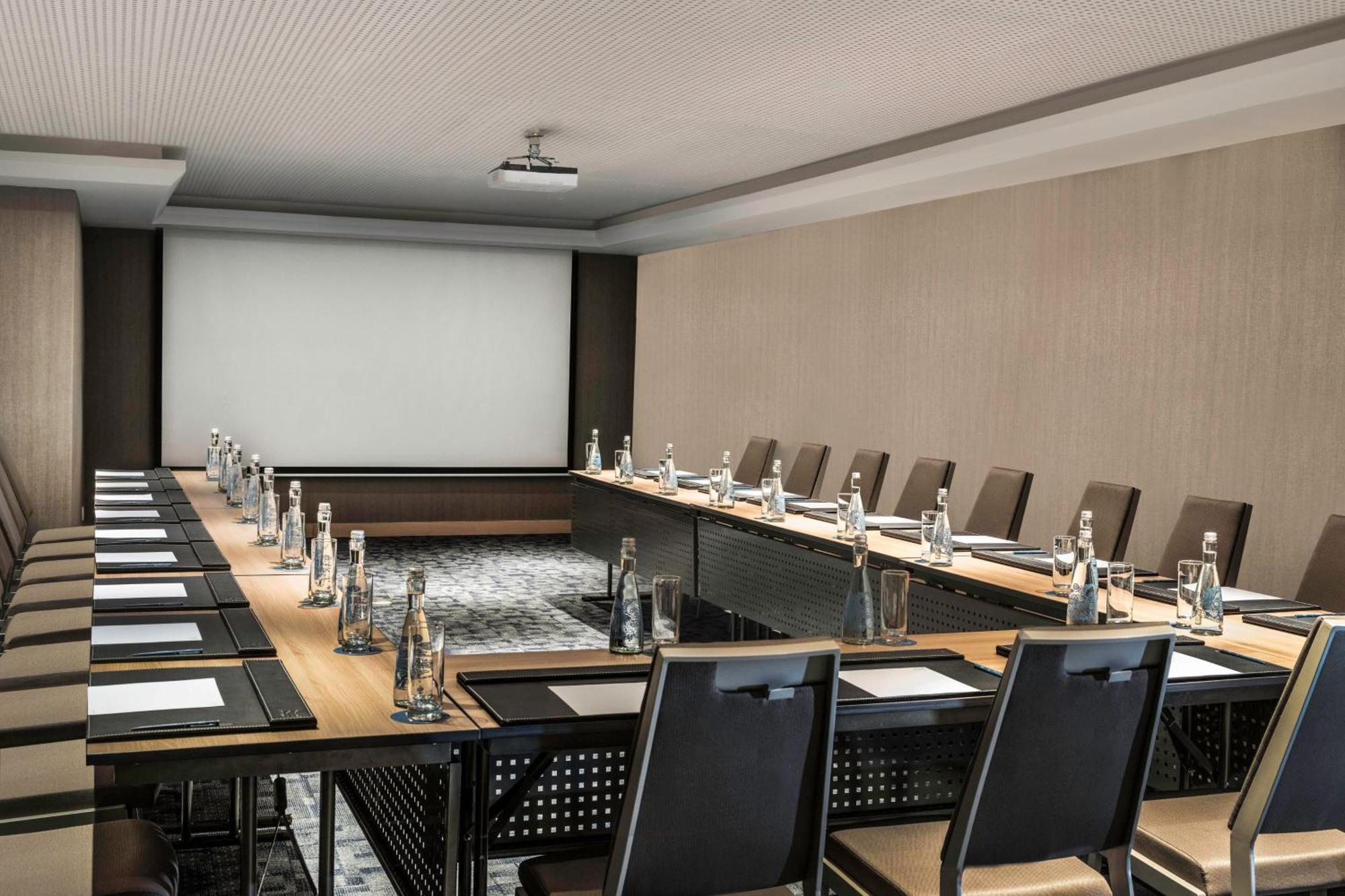 Four Points By Sheraton Surabaya, Tunjungan Plaza מראה חיצוני תמונה