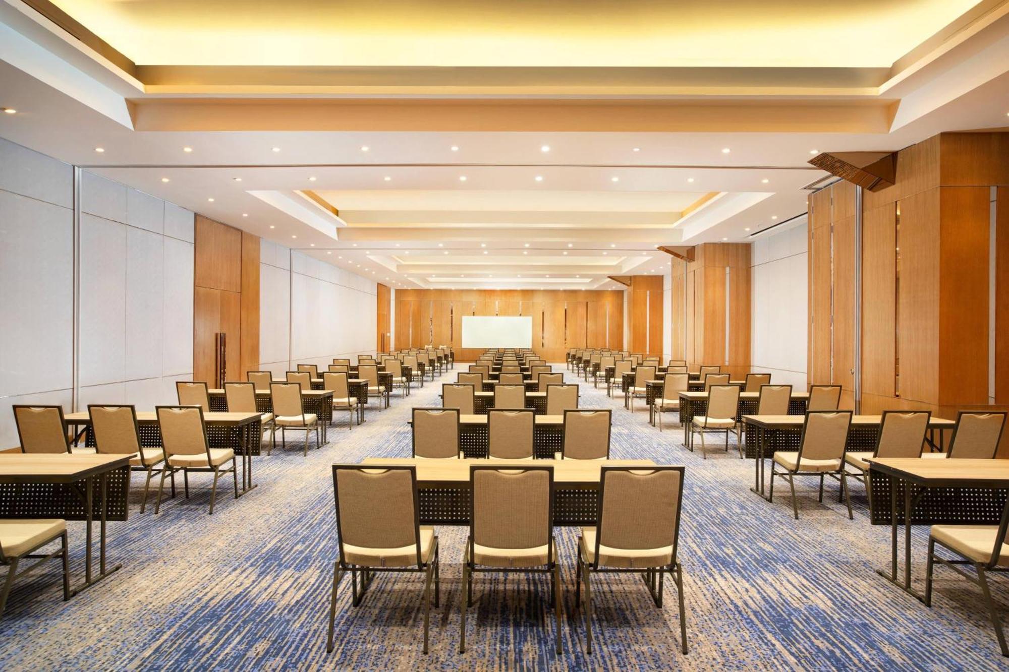 Four Points By Sheraton Surabaya, Tunjungan Plaza מראה חיצוני תמונה