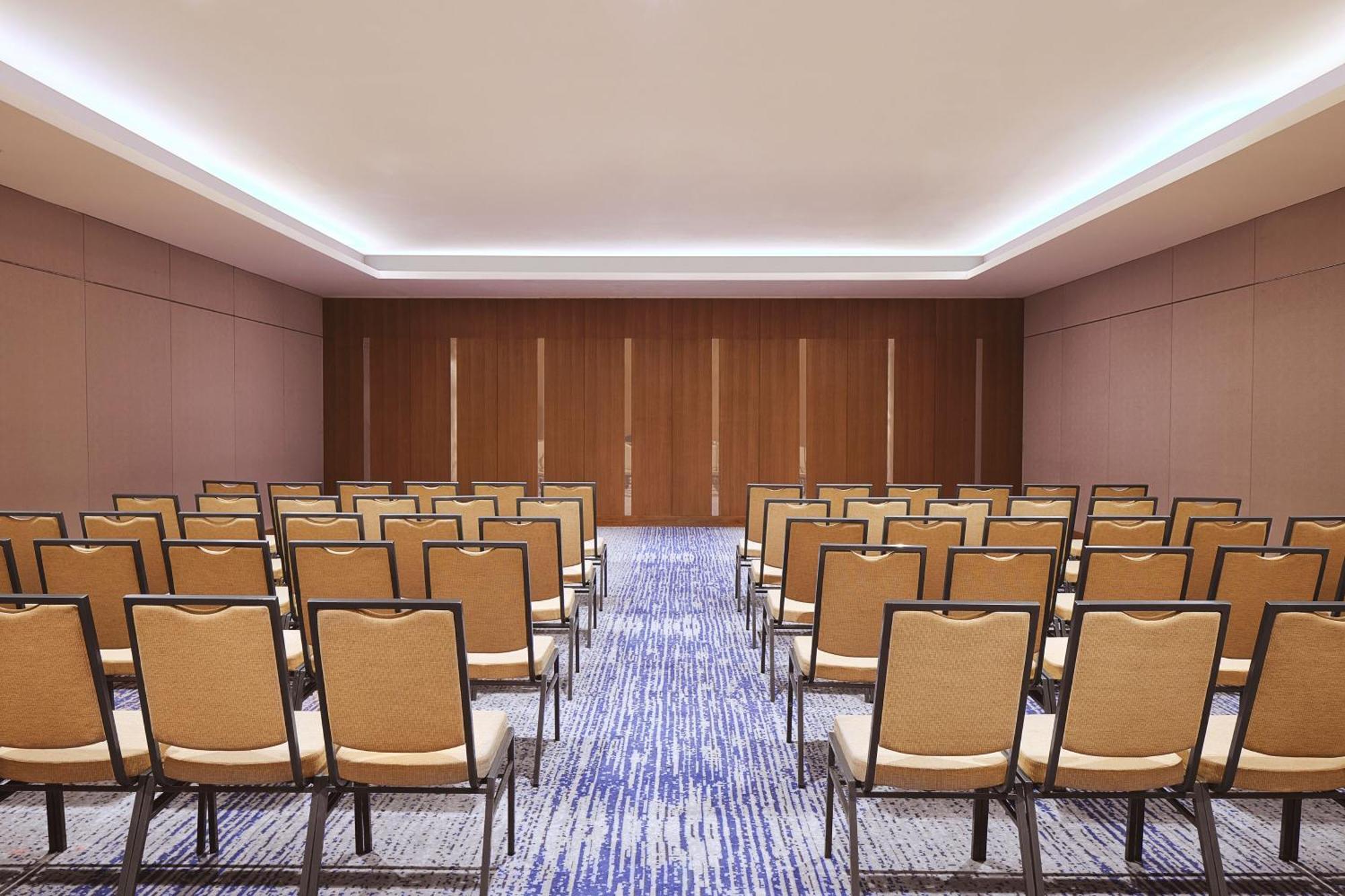 Four Points By Sheraton Surabaya, Tunjungan Plaza מראה חיצוני תמונה