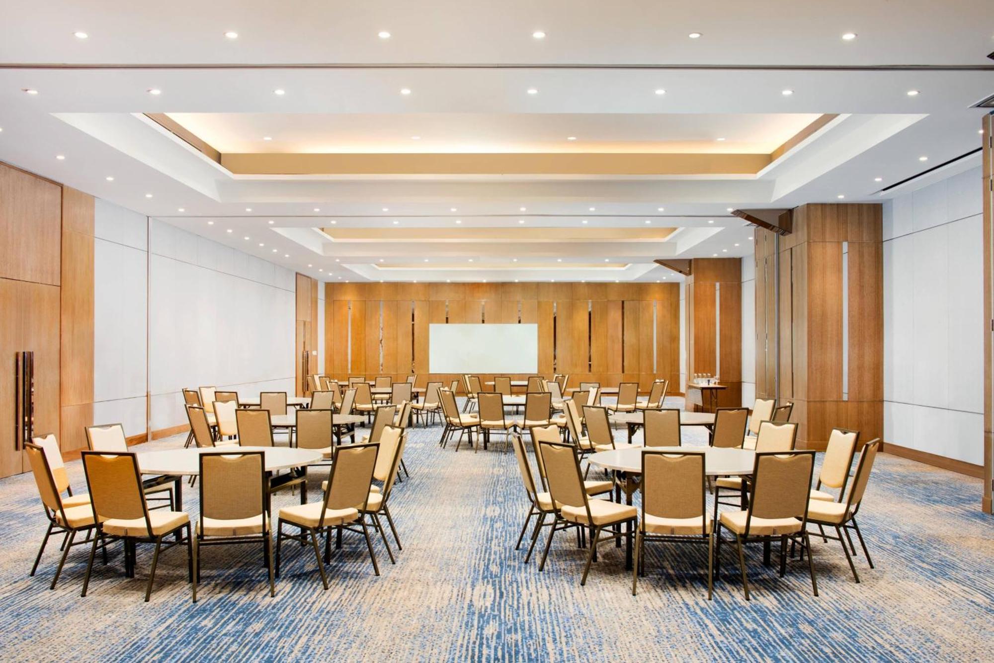 Four Points By Sheraton Surabaya, Tunjungan Plaza מראה חיצוני תמונה