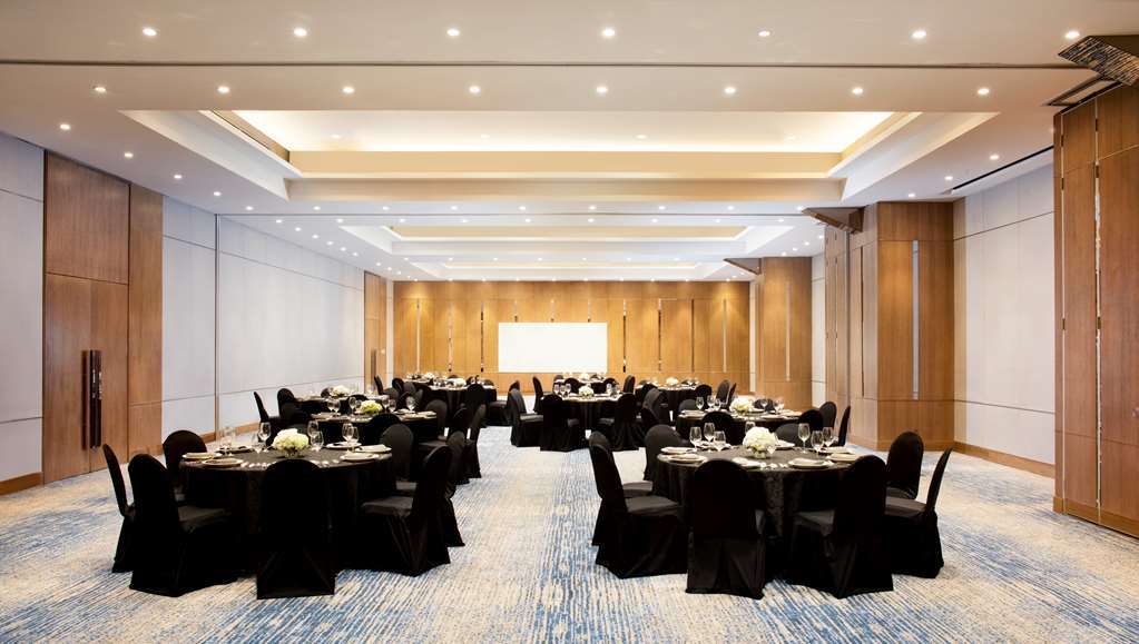Four Points By Sheraton Surabaya, Tunjungan Plaza מראה חיצוני תמונה