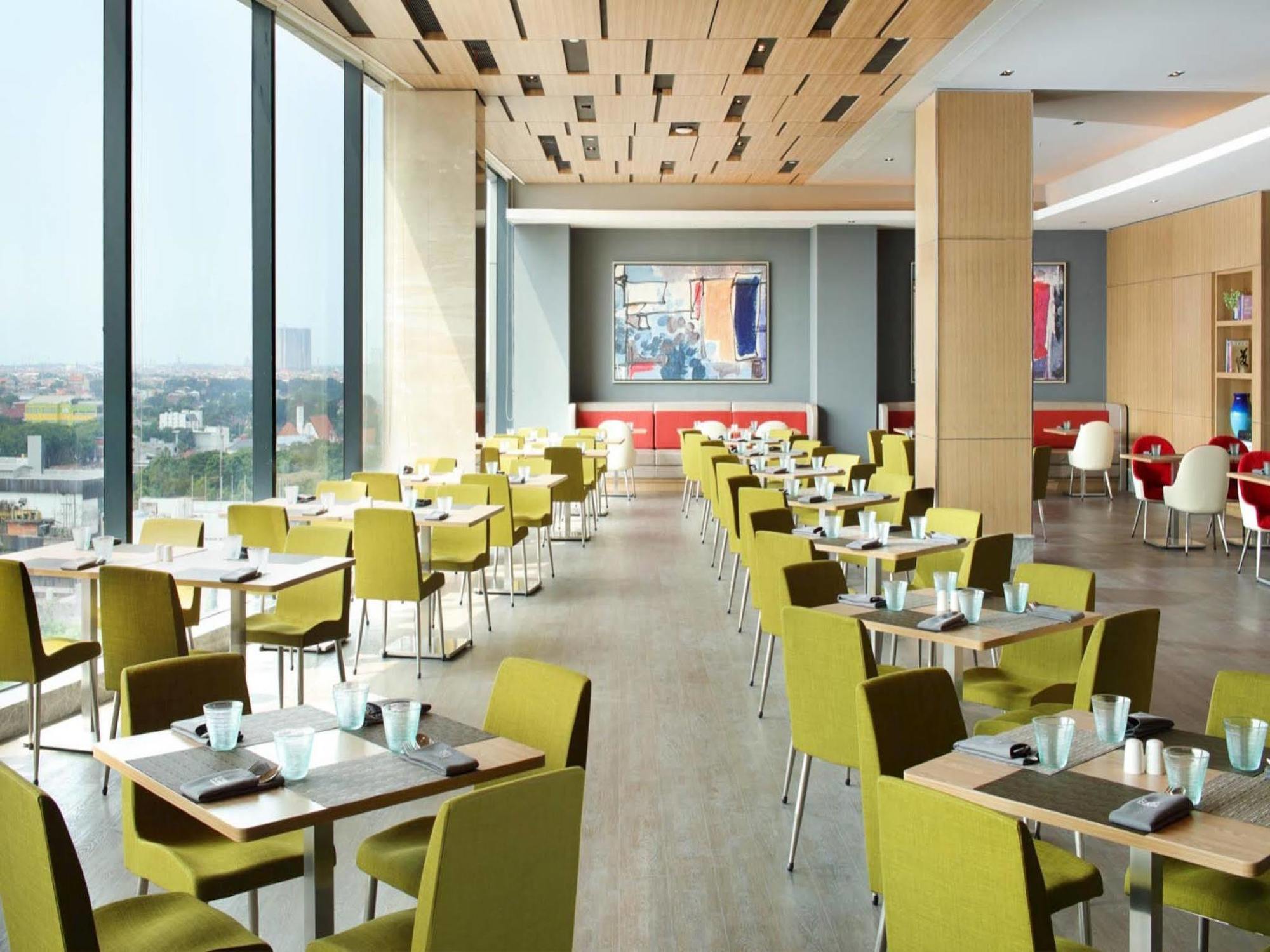 Four Points By Sheraton Surabaya, Tunjungan Plaza מראה חיצוני תמונה