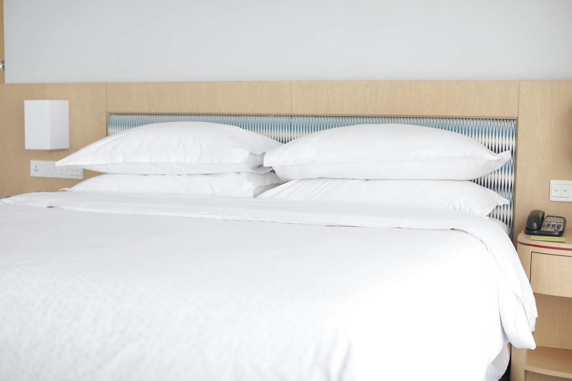 Four Points By Sheraton Surabaya, Tunjungan Plaza מראה חיצוני תמונה