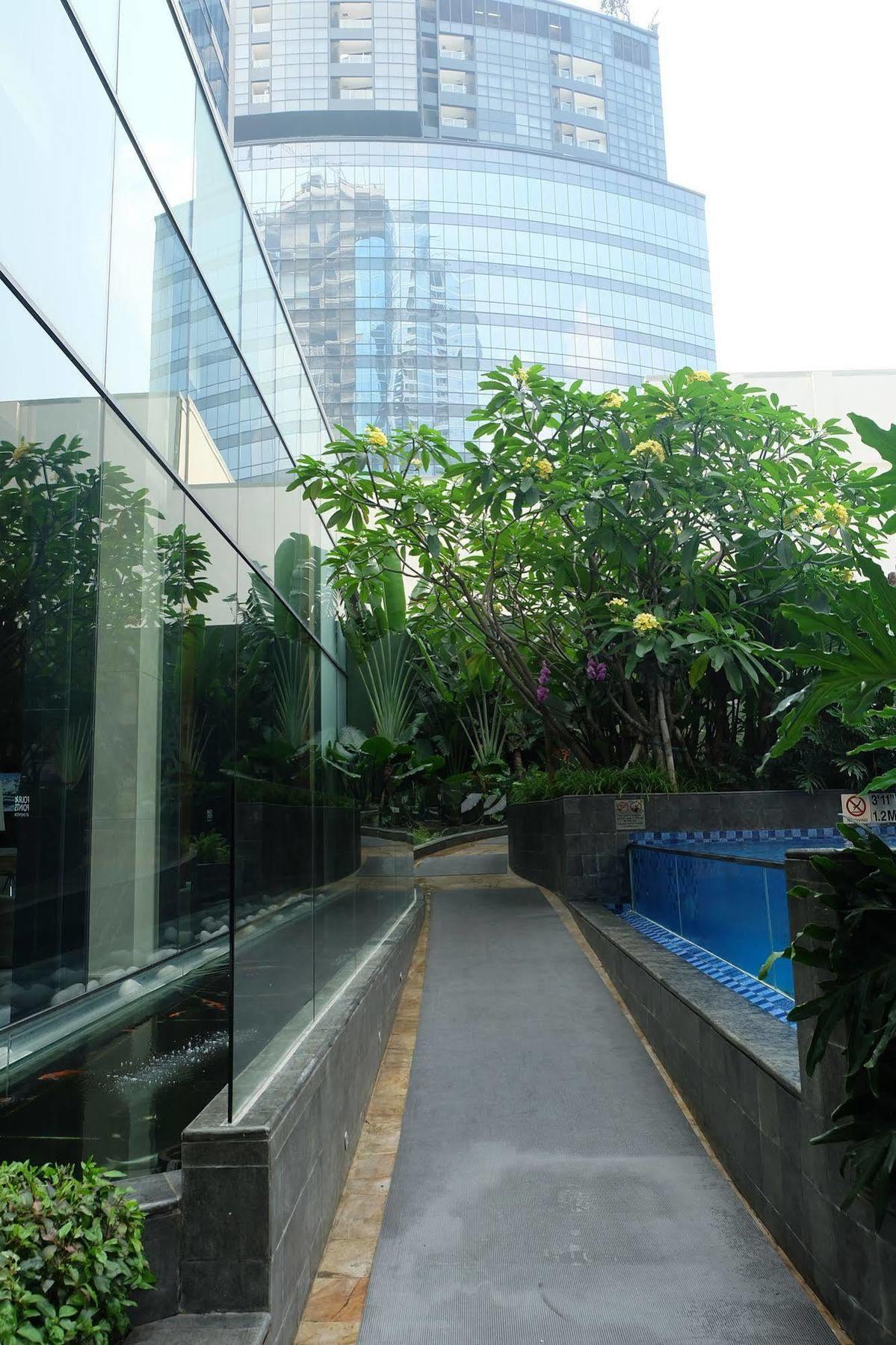 Four Points By Sheraton Surabaya, Tunjungan Plaza מראה חיצוני תמונה